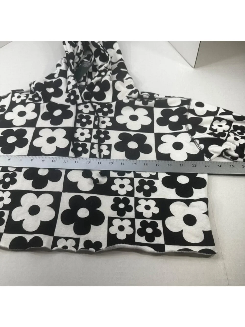 Wild Fable Women's Size Medium Hoodie Cropped Black White Floral Squares New - Picture 8 of 14